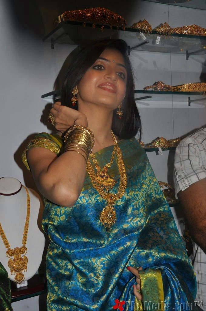 Poonam Kaur Inaugurate CMR Shopping Mall - Gallery | Picture 91209